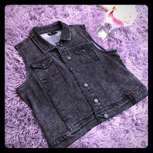 Joe boxer black jean vest!